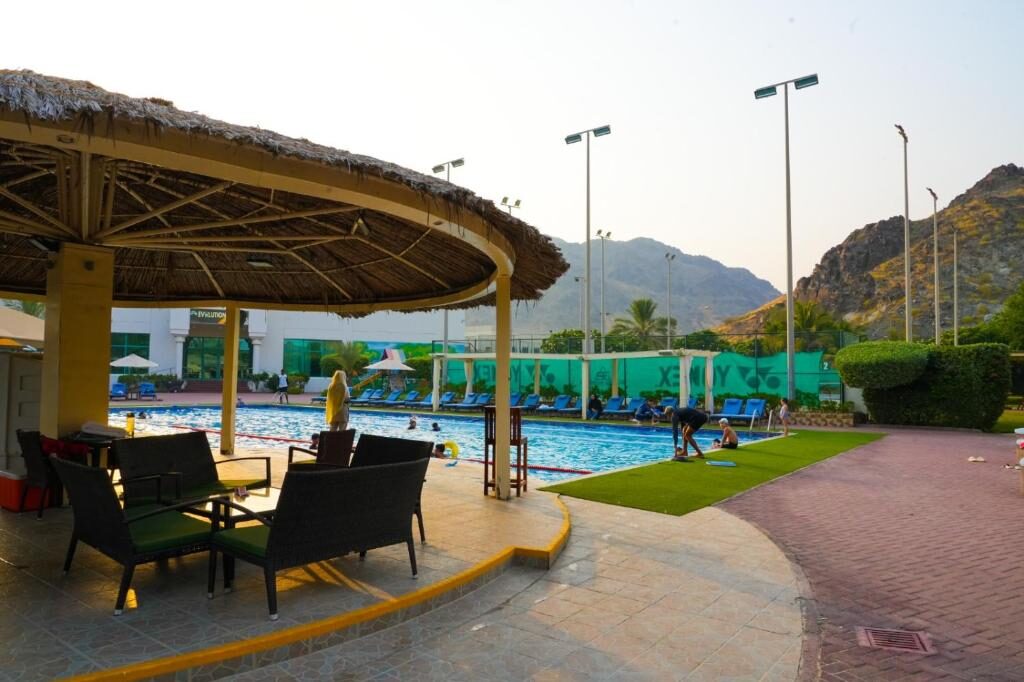 Pool, tennis courts and gym